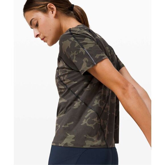 Lululemon Outrun the Heat Short Sleeve Tee size 8-10 Incognito Camo Multi Gator - Picture 3 of 8